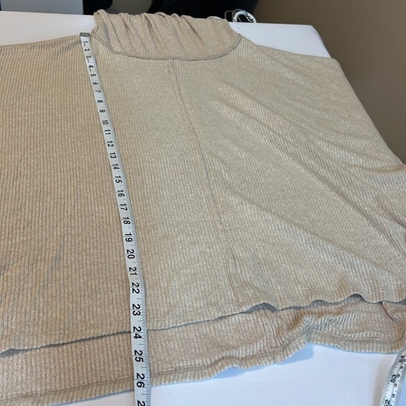 Status by Chenault Oatmeal Cowl Neck Sweater Size small - Picture 8 of 8